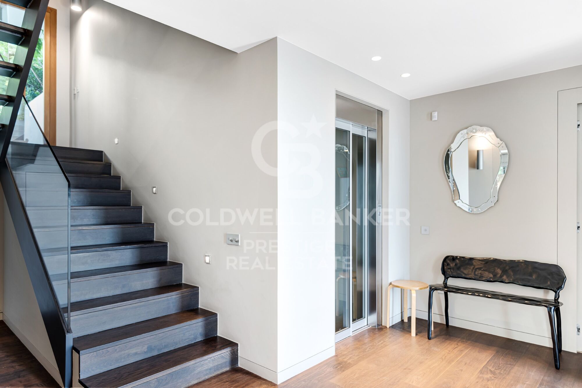 Luxury home for sale with fantastic views over the city