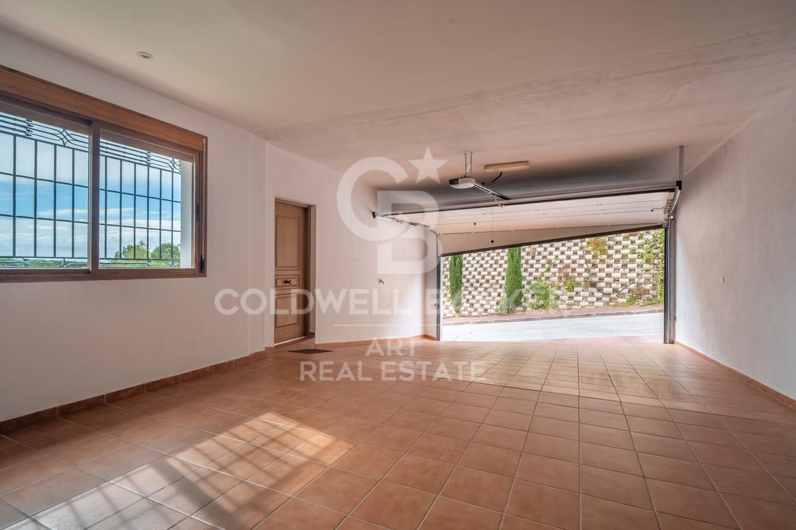Exklusive Villa in Pinares de San Antón mit spektakulärem Panoramablick auf das Meer.