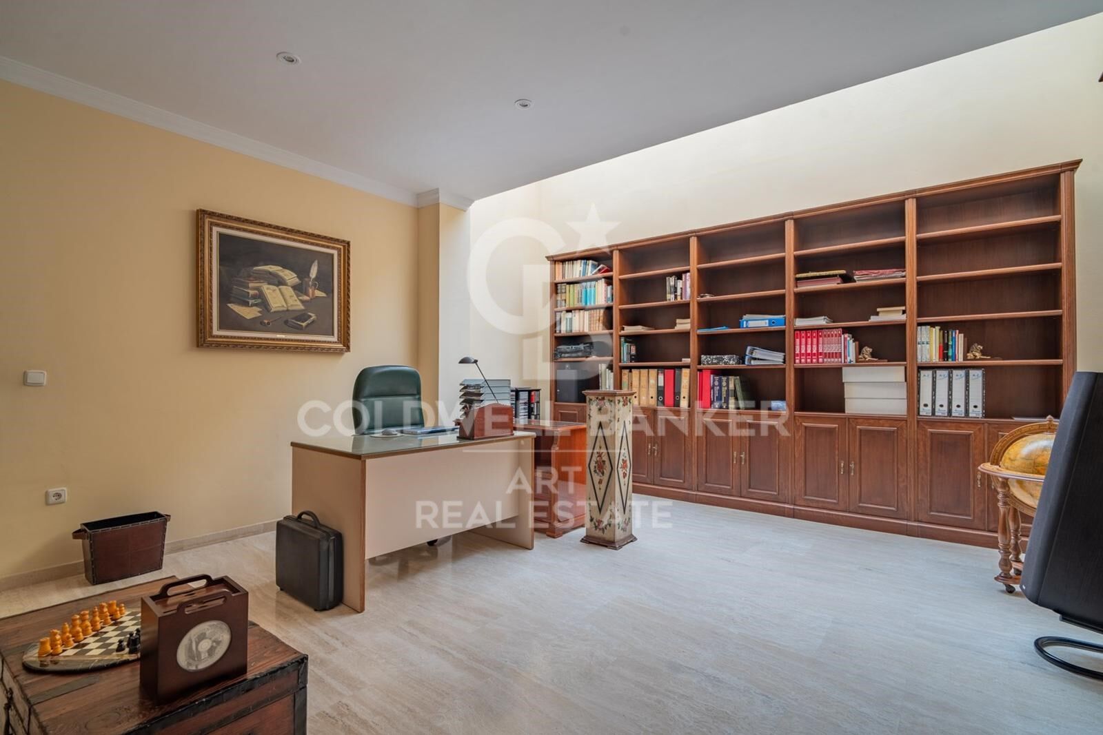 Exclusiva villa en Pinares de San Antón con espectaculares vistas panorámicas al mar.