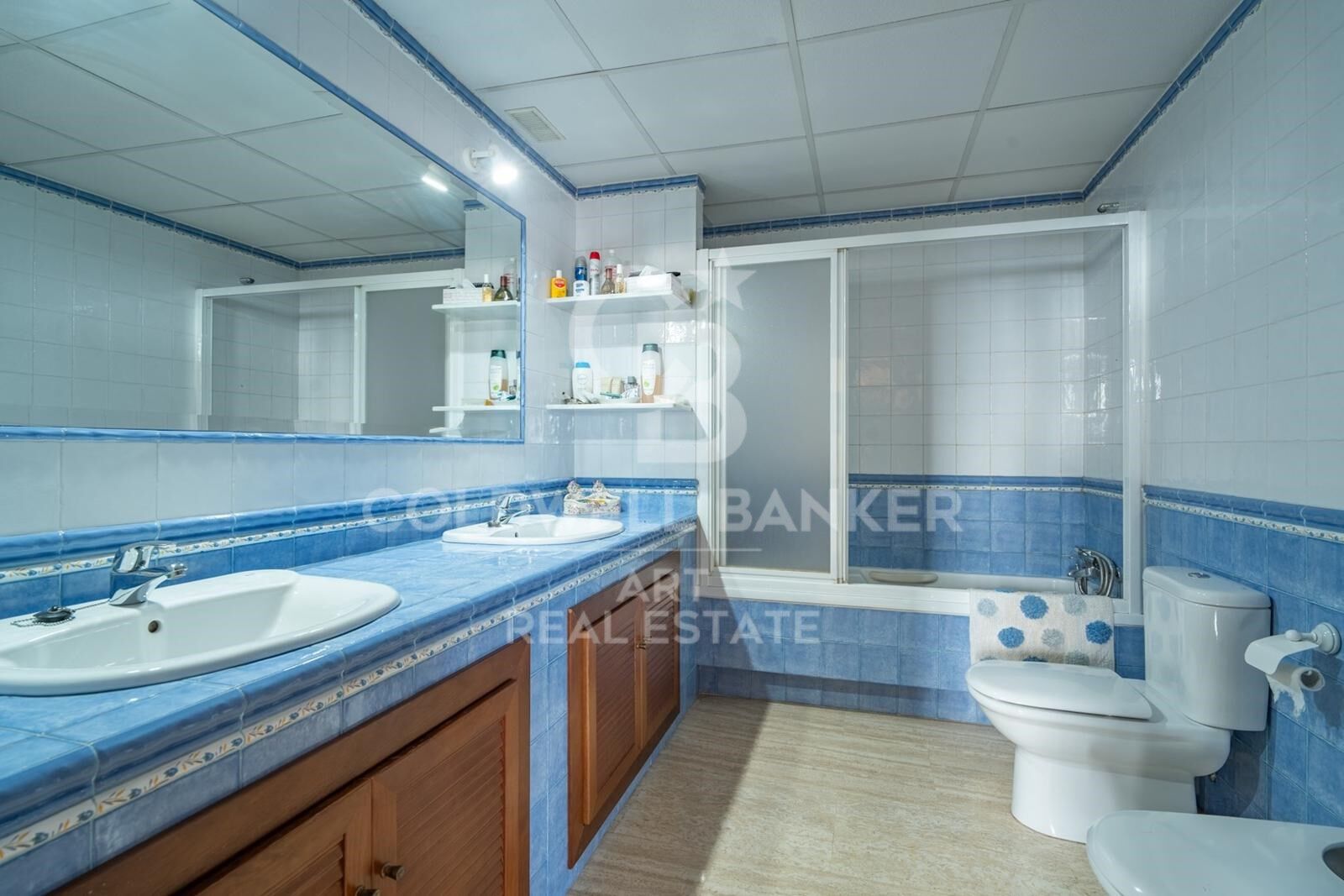 Exklusive Villa in Pinares de San Antón mit spektakulärem Panoramablick auf das Meer.