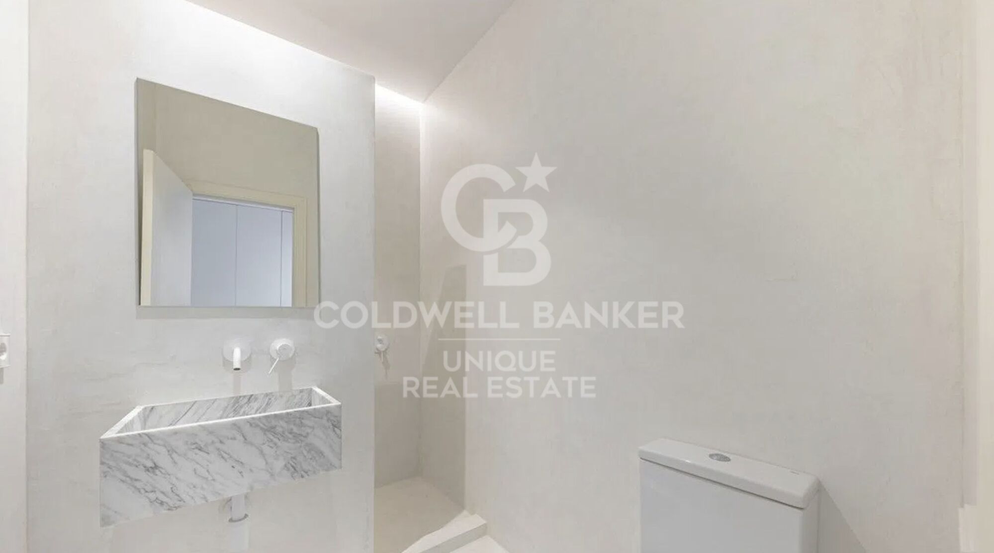 Außenwohnung mit 3 Schlafzimmern und 5 Balkonen in Justicia, Madrid