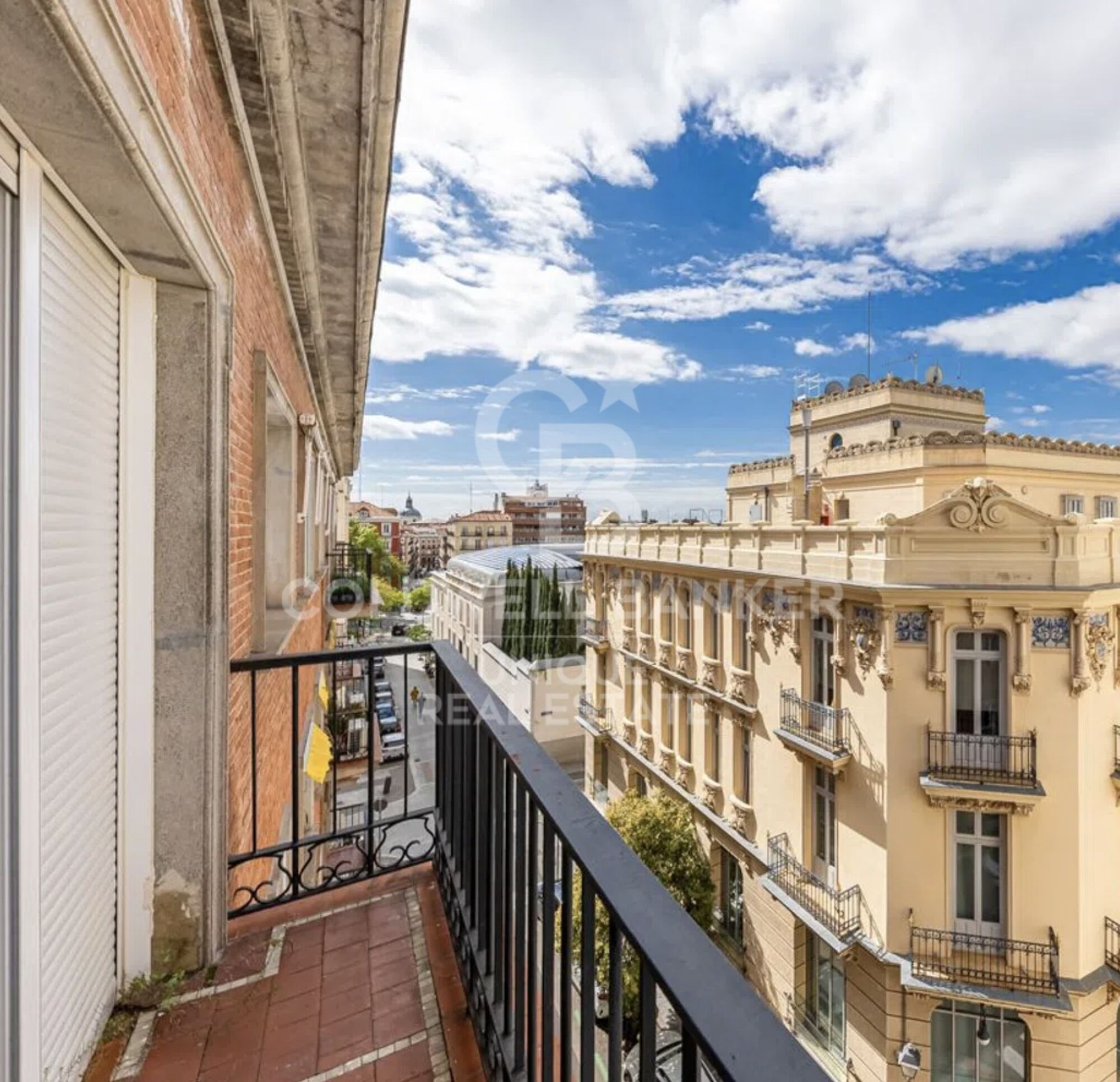 Außenwohnung mit 3 Schlafzimmern und 5 Balkonen in Justicia, Madrid
