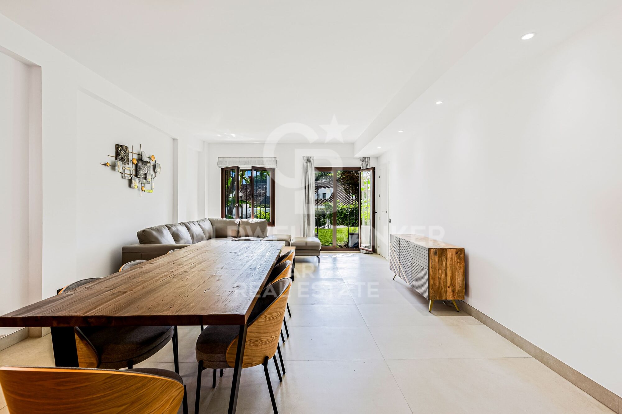 Modern four-bedroom apartment in Puerto Banús
