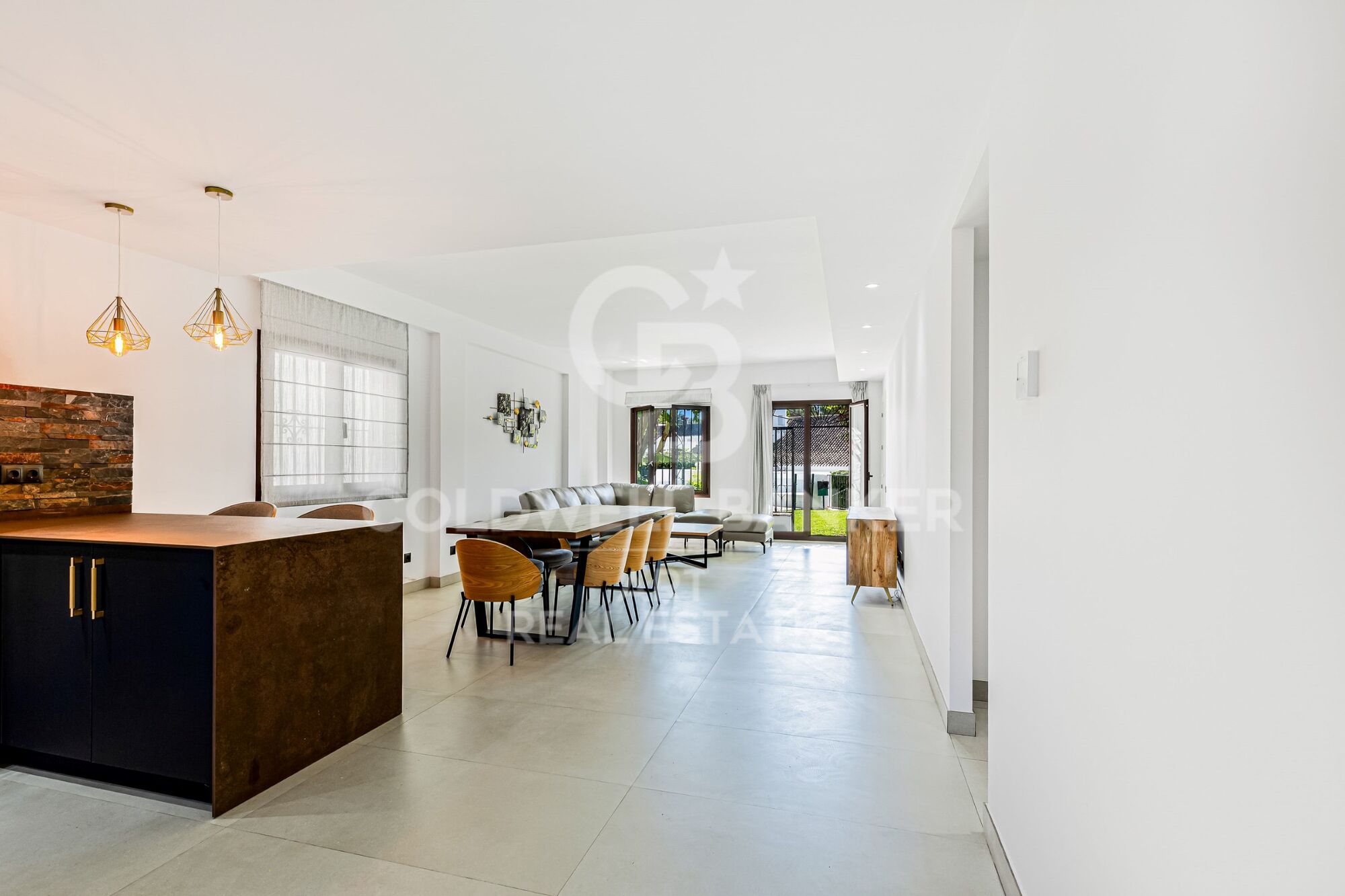 Modern four-bedroom apartment in Puerto Banús