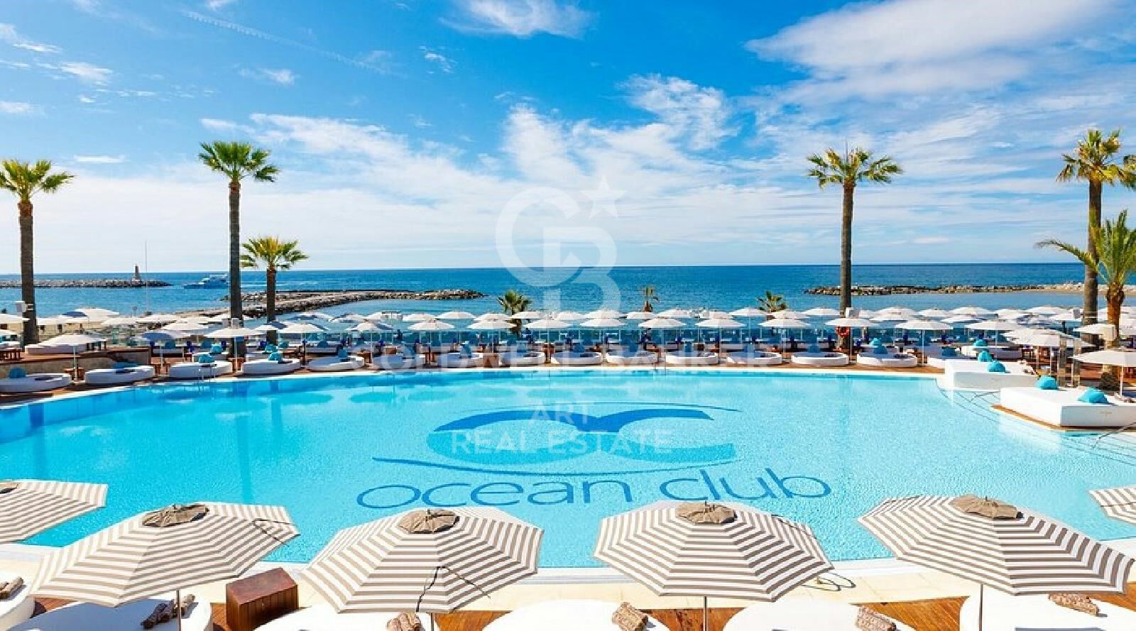 Modern four-bedroom apartment in Puerto Banús