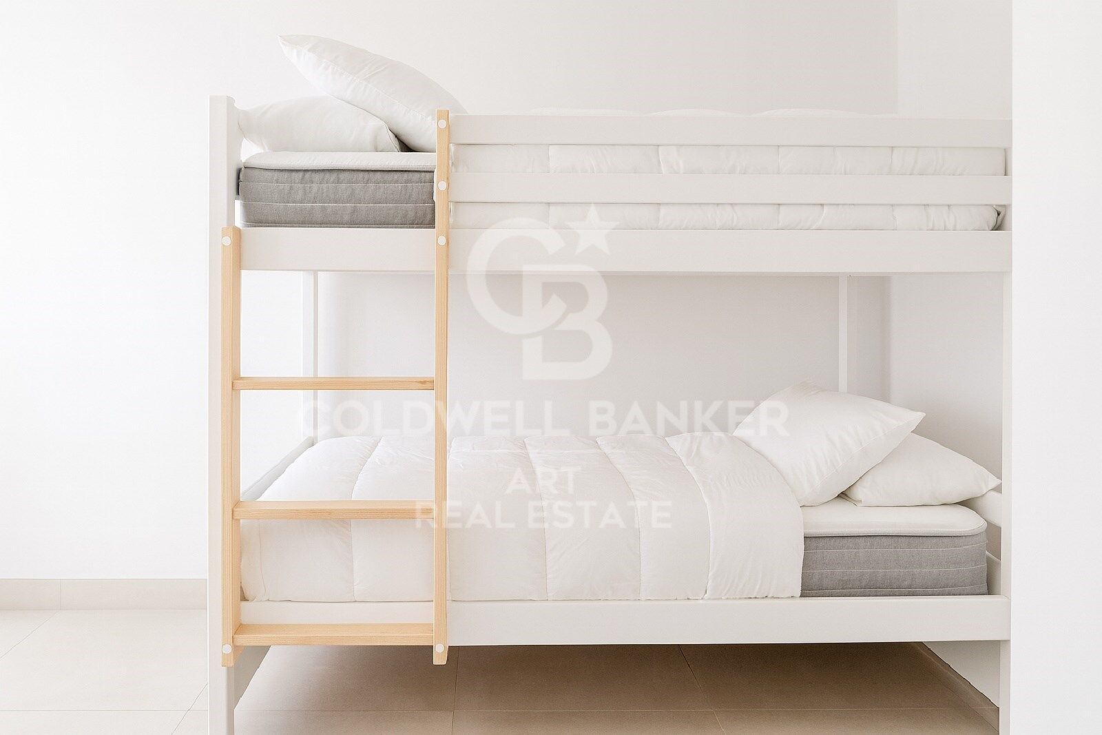 Modern four-bedroom apartment in Puerto Banús