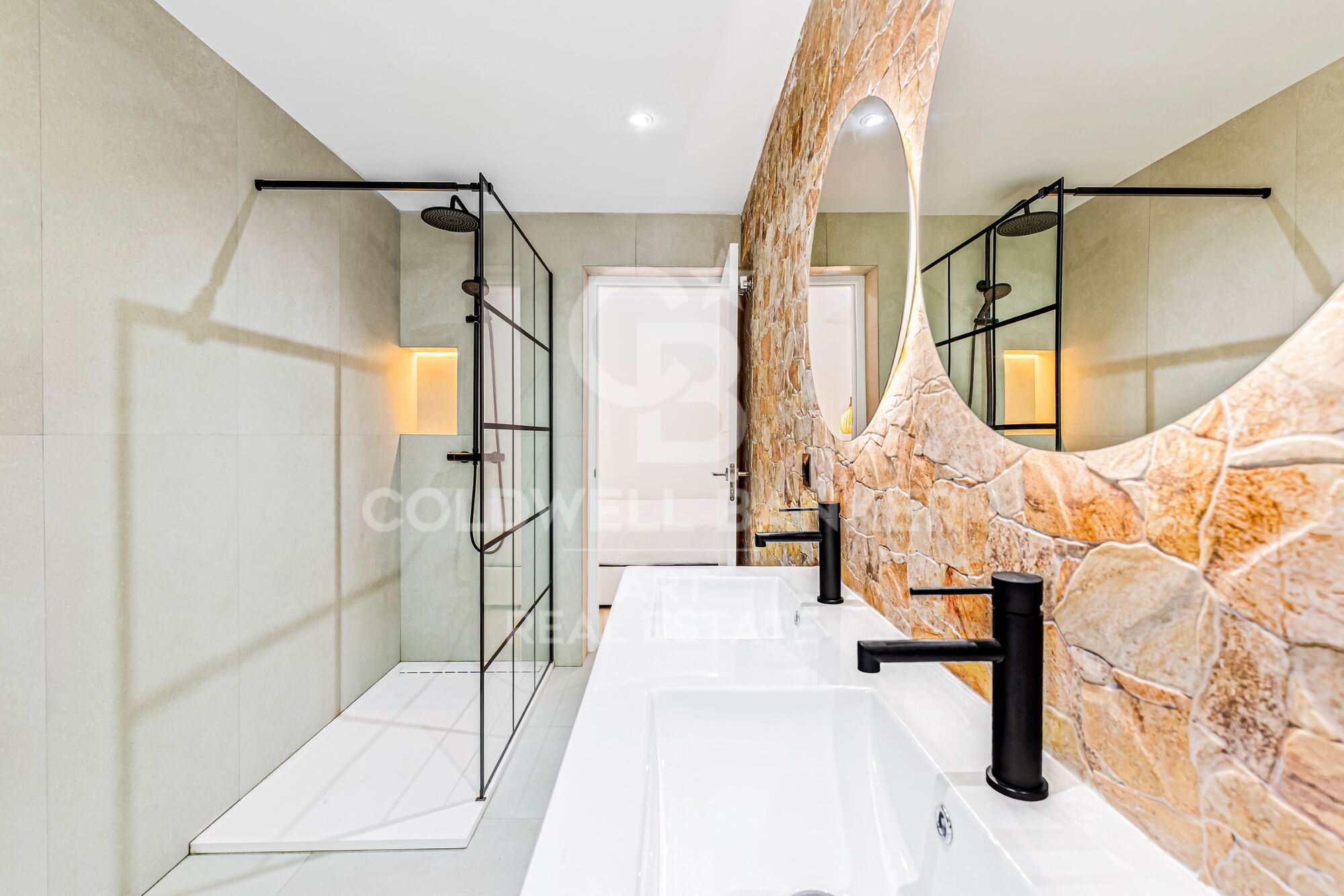 Modern four-bedroom apartment in Puerto Banús