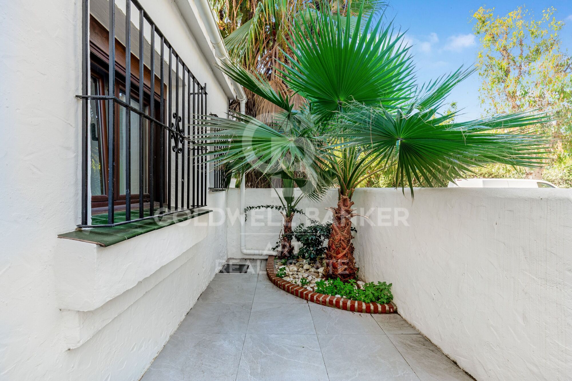 Moderno apartamento en Puerto Banús de cuatro dormitorios