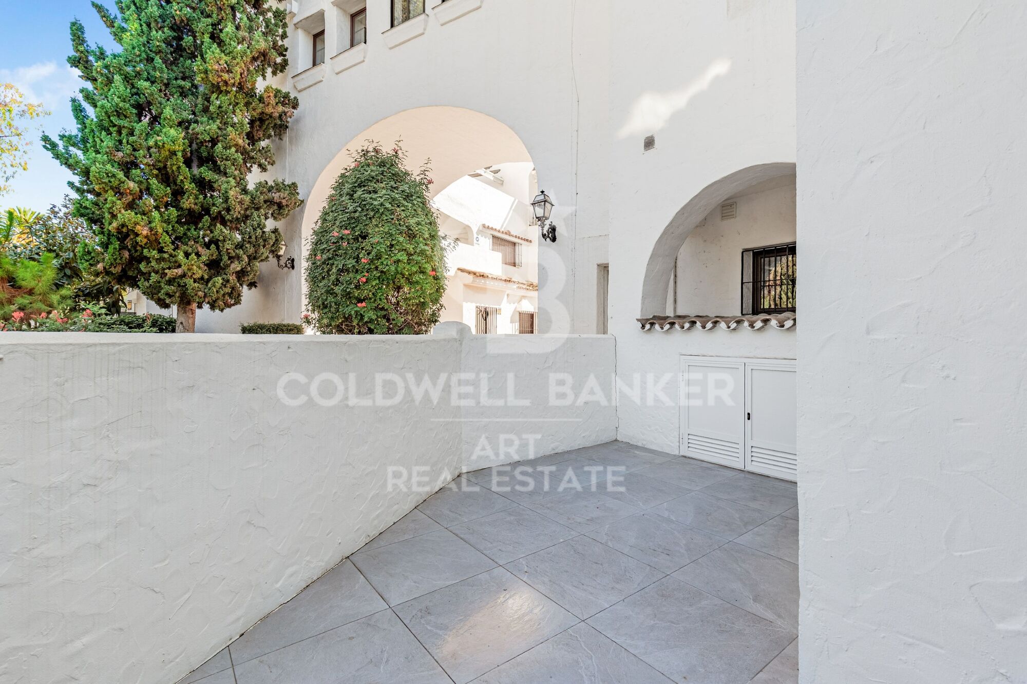 Moderno apartamento en Puerto Banús de cuatro dormitorios