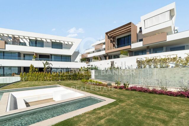 Modern three-bedroom apartment in Artola.