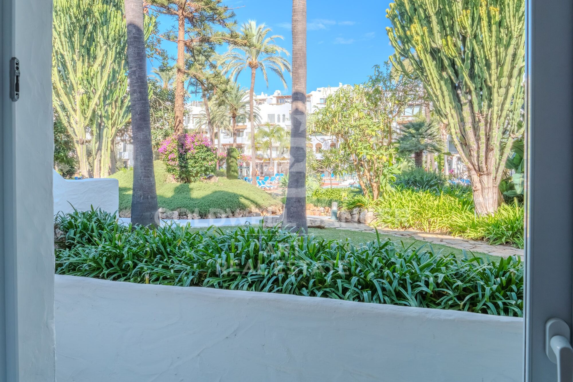 Exclusivo apartamento en la prestigiosa Urbanización La Alcazaba, Puerto Banús