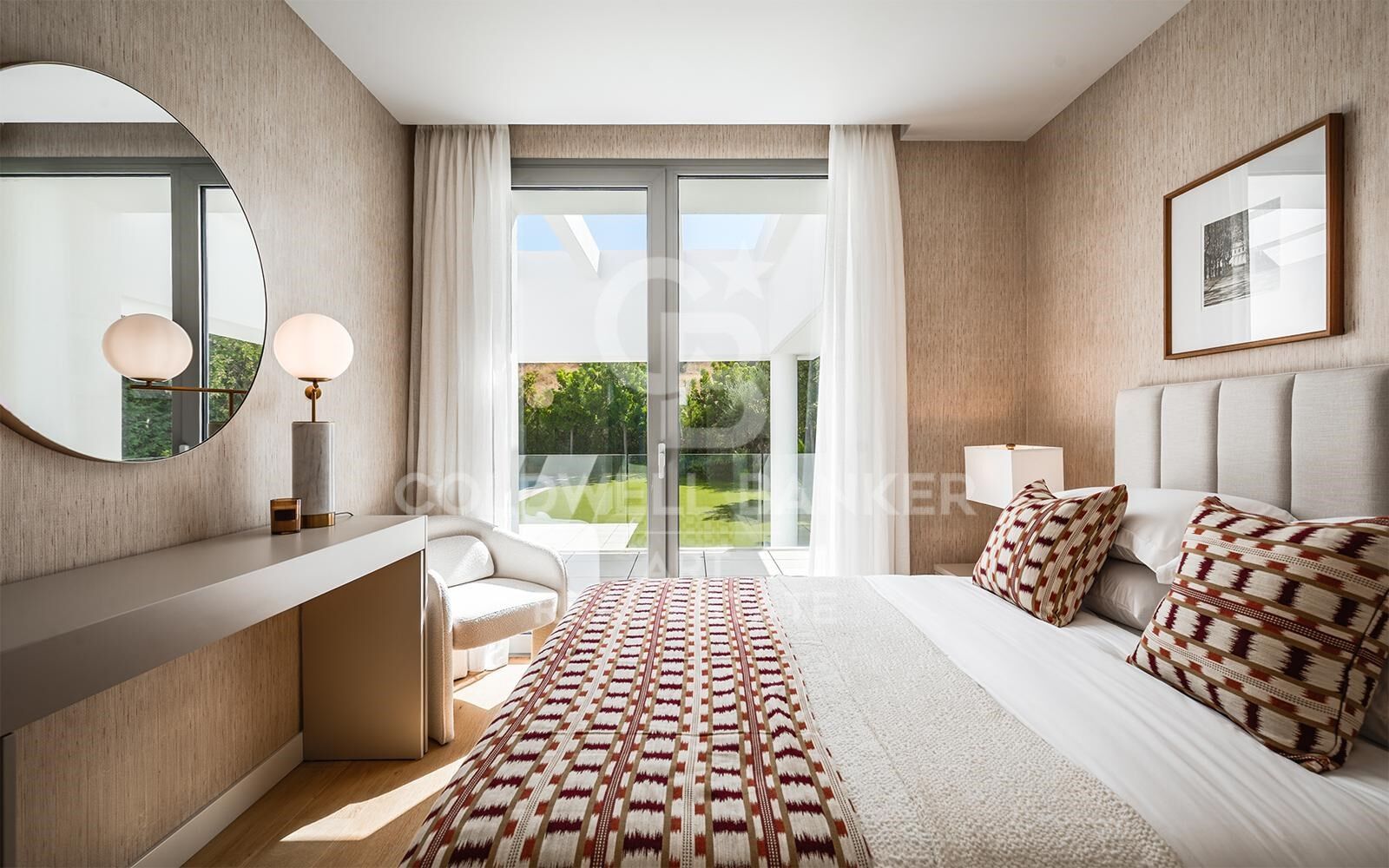 Villa contemporánea de 5 dormitorios en El Paraíso, New Golden Mile, Marbella