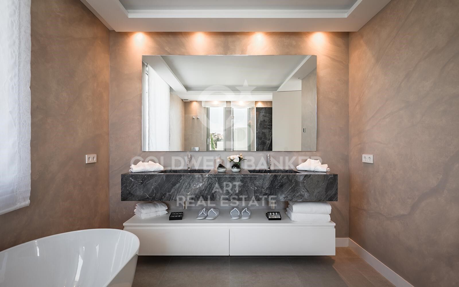 Villa contemporánea de 5 dormitorios en El Paraíso, New Golden Mile, Marbella