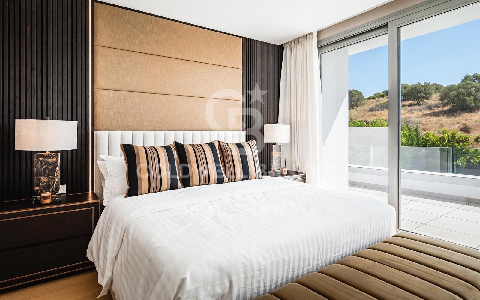 Villa contemporánea de 5 dormitorios en El Paraíso, New Golden Mile, Marbella