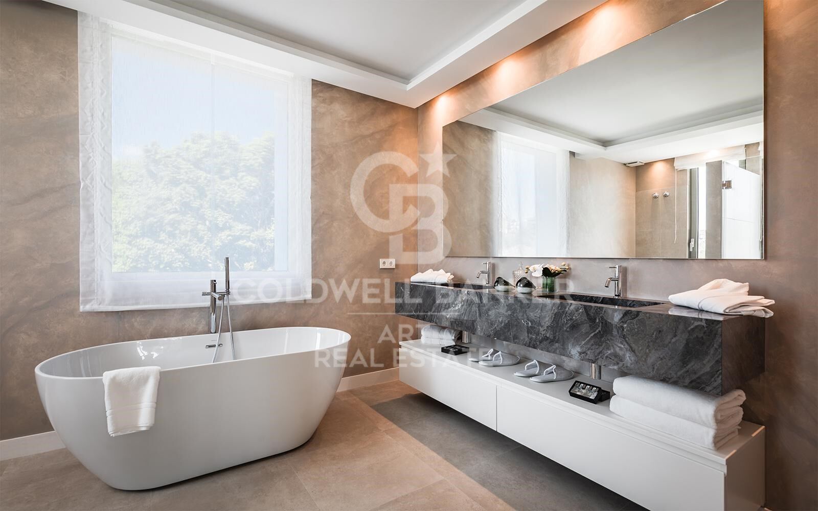 Contemporary 5-Bedroom Villa in El Paraíso, New Golden Mile, Marbella