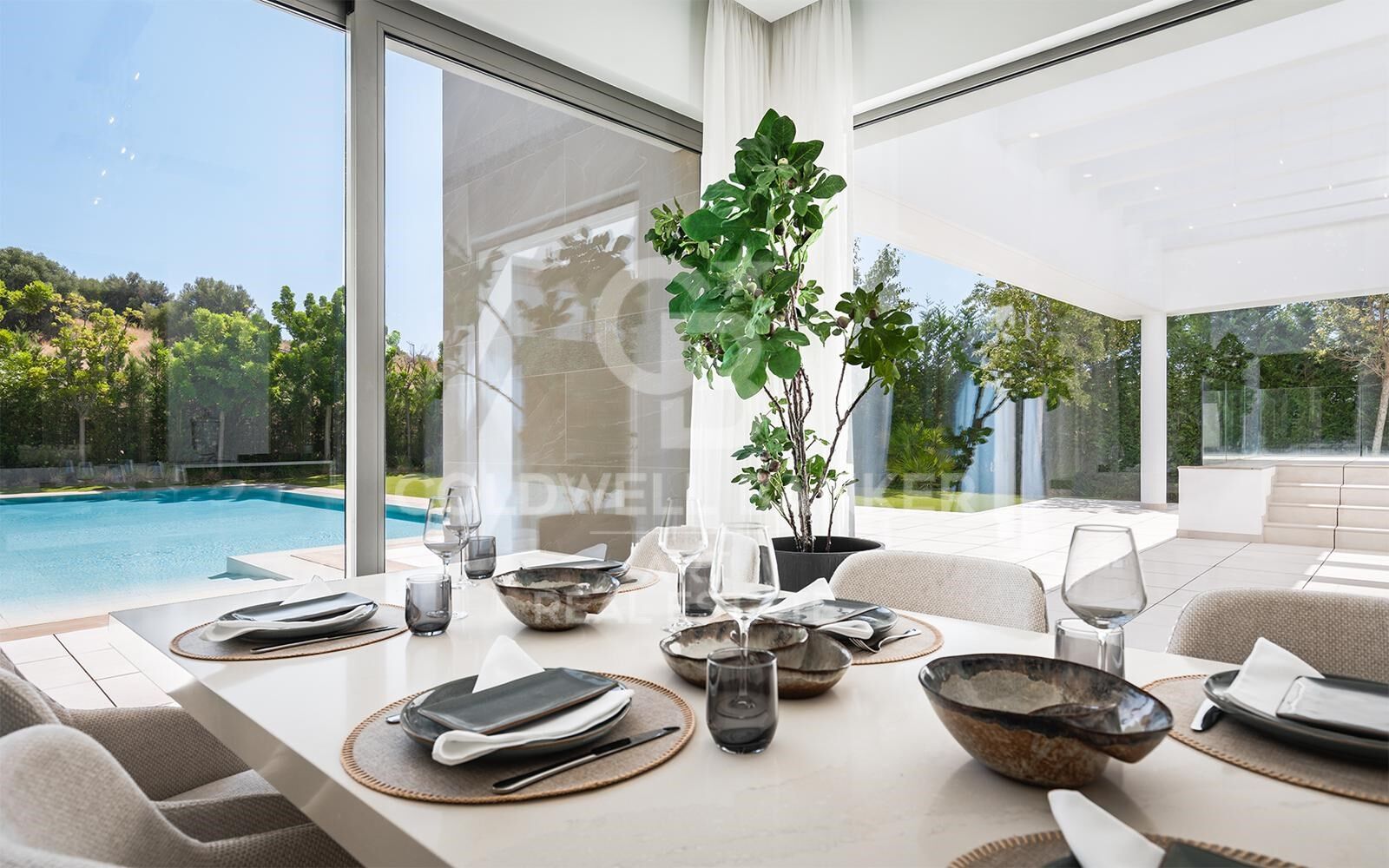 Villa contemporánea de 5 dormitorios en El Paraíso, New Golden Mile, Marbella