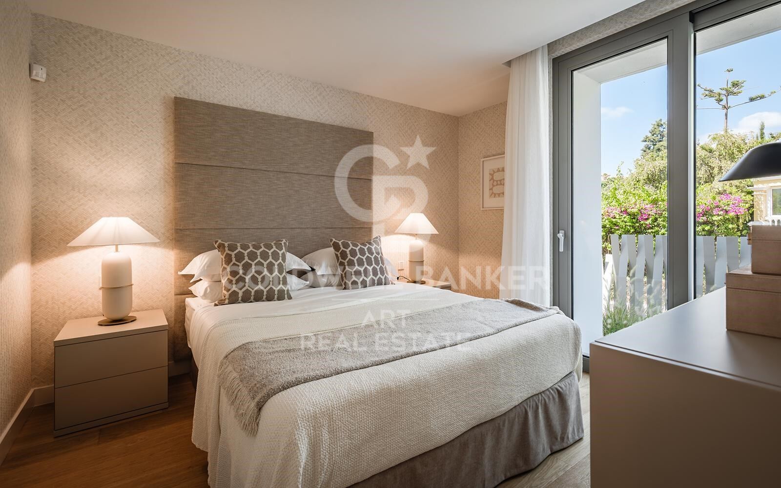 Villa contemporánea de 5 dormitorios en El Paraíso, New Golden Mile, Marbella