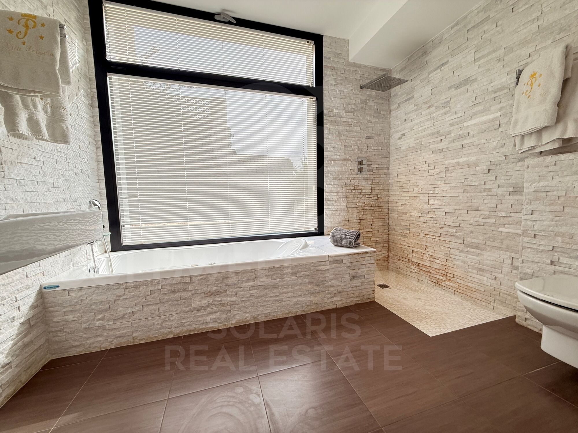 Villa con vistas infinitas y únicas en La Granadella en Jávea