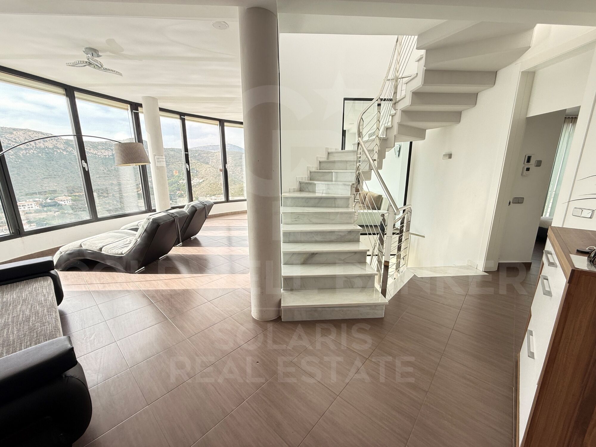Villa con vistas infinitas y únicas en La Granadella en Jávea