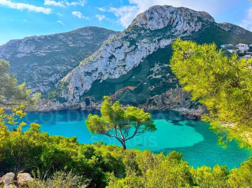 Villa con vistas infinitas y únicas en La Granadella en Jávea