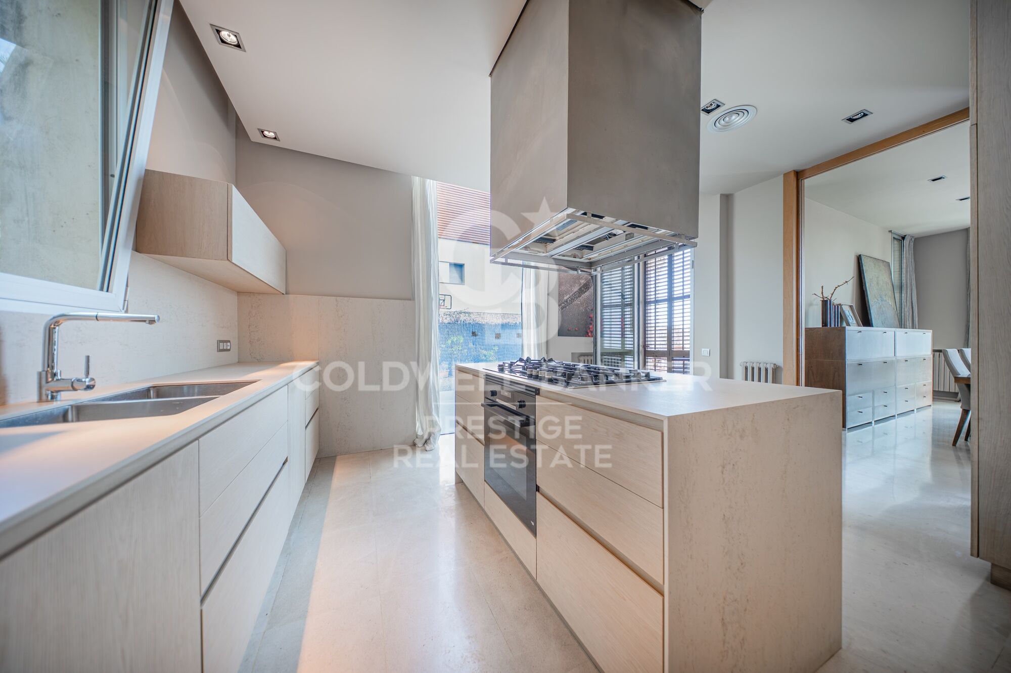 Torre de lujo de 800 m2 frente al mar en Gavà, Barcelona