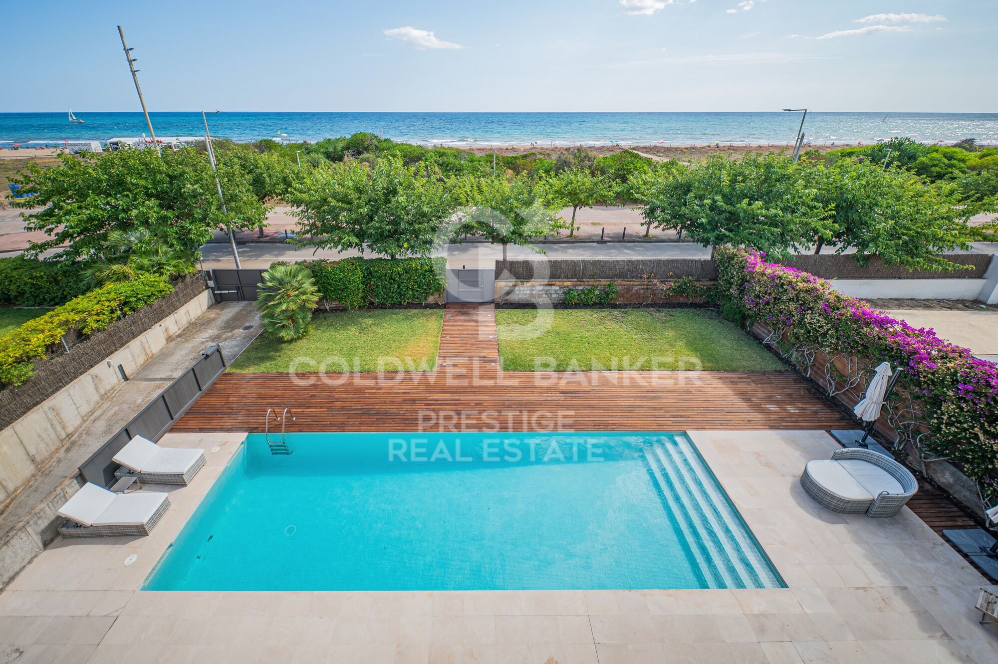 Torre de lujo de 800 m2 frente al mar en Gavà, Barcelona