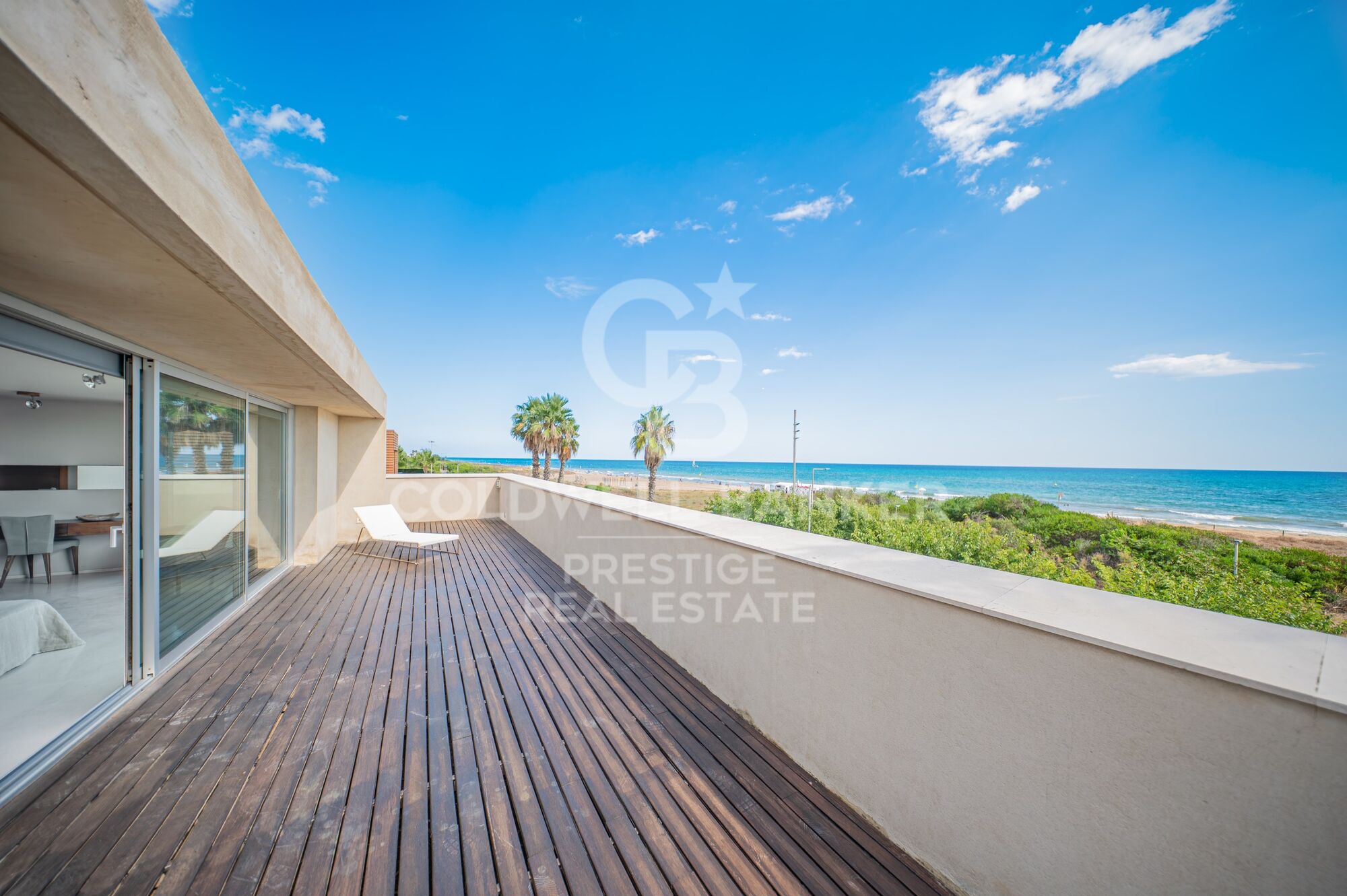 Torre de lujo de 800 m2 frente al mar en Gavà, Barcelona