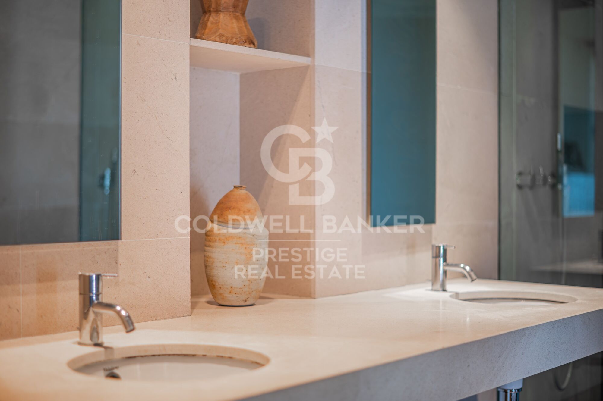 Torre de lujo de 800 m2 frente al mar en Gavà, Barcelona