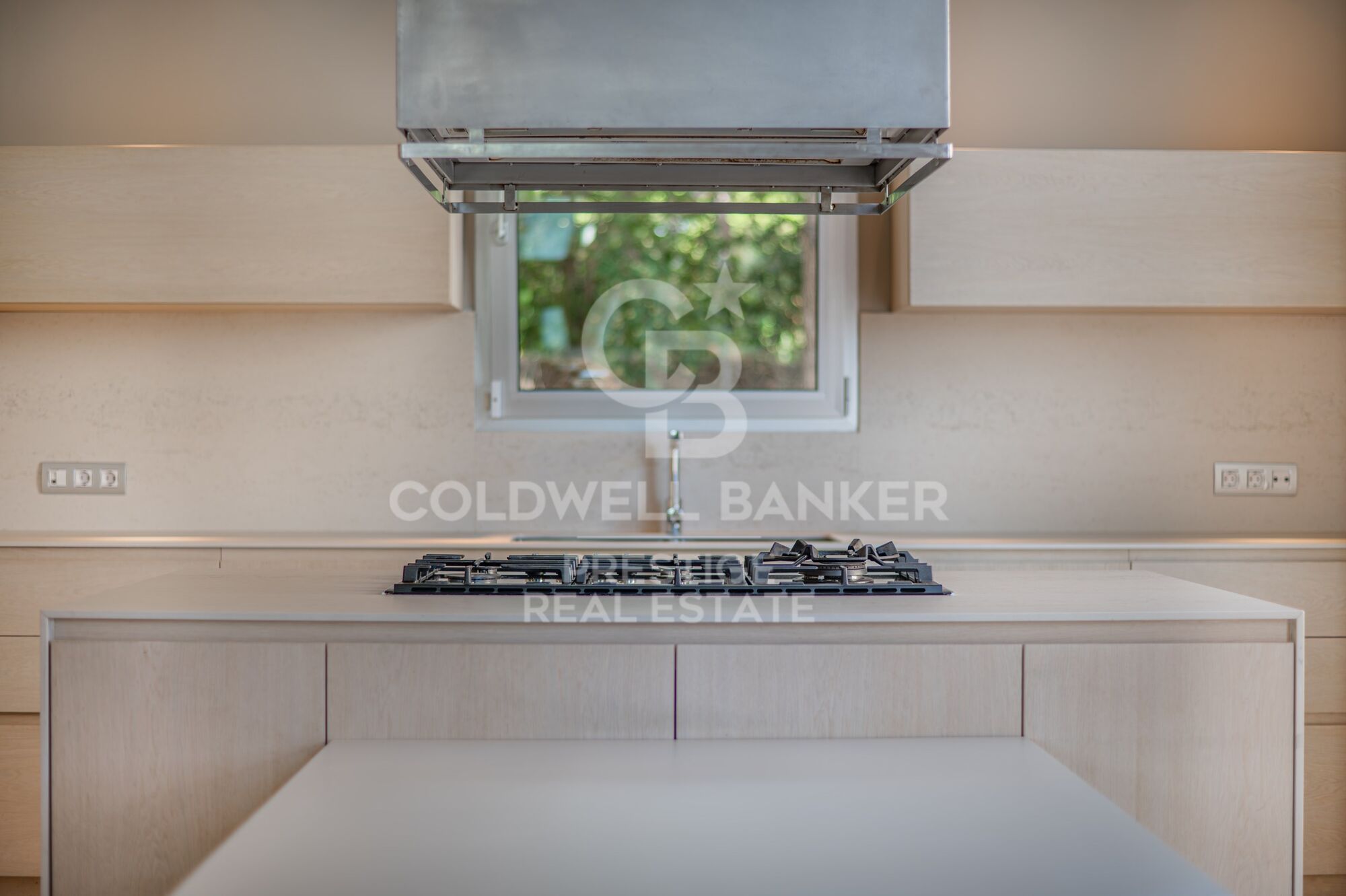 Torre de lujo de 800 m2 frente al mar en Gavà, Barcelona