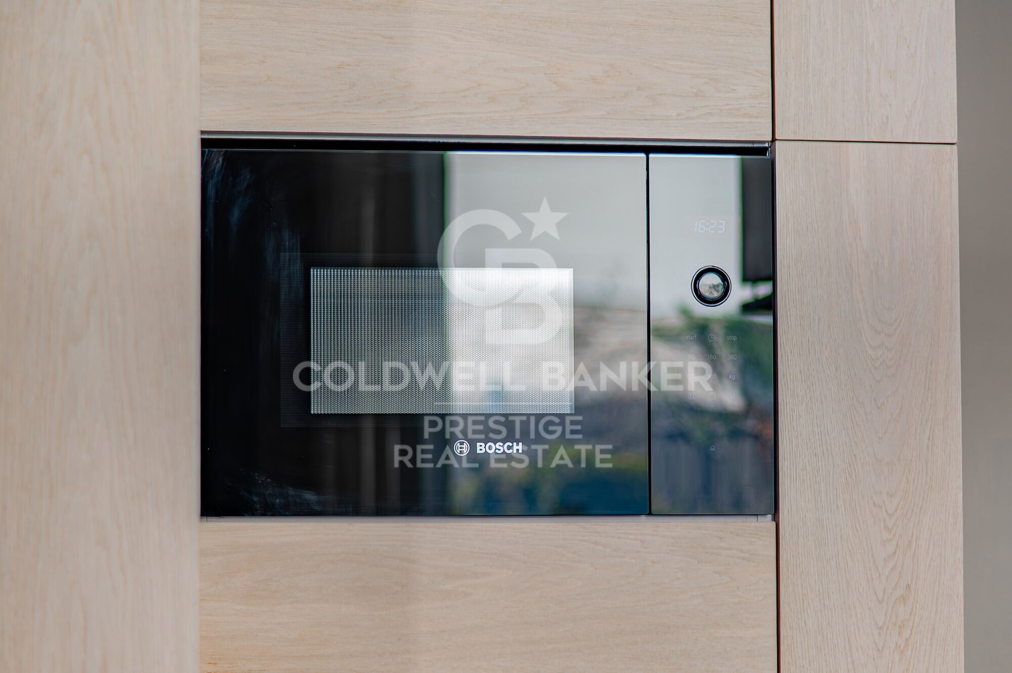 Torre de lujo de 800 m2 frente al mar en Gavà, Barcelona