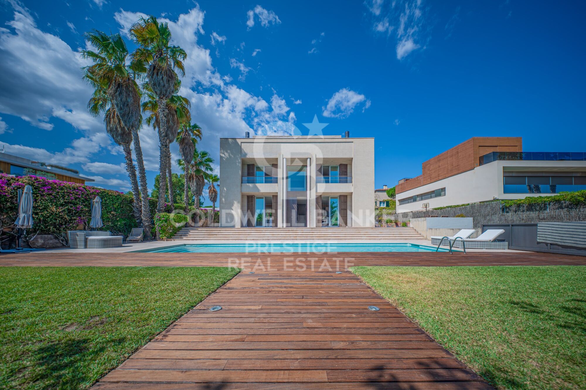 Torre de lujo de 800 m2 frente al mar en Gavà, Barcelona