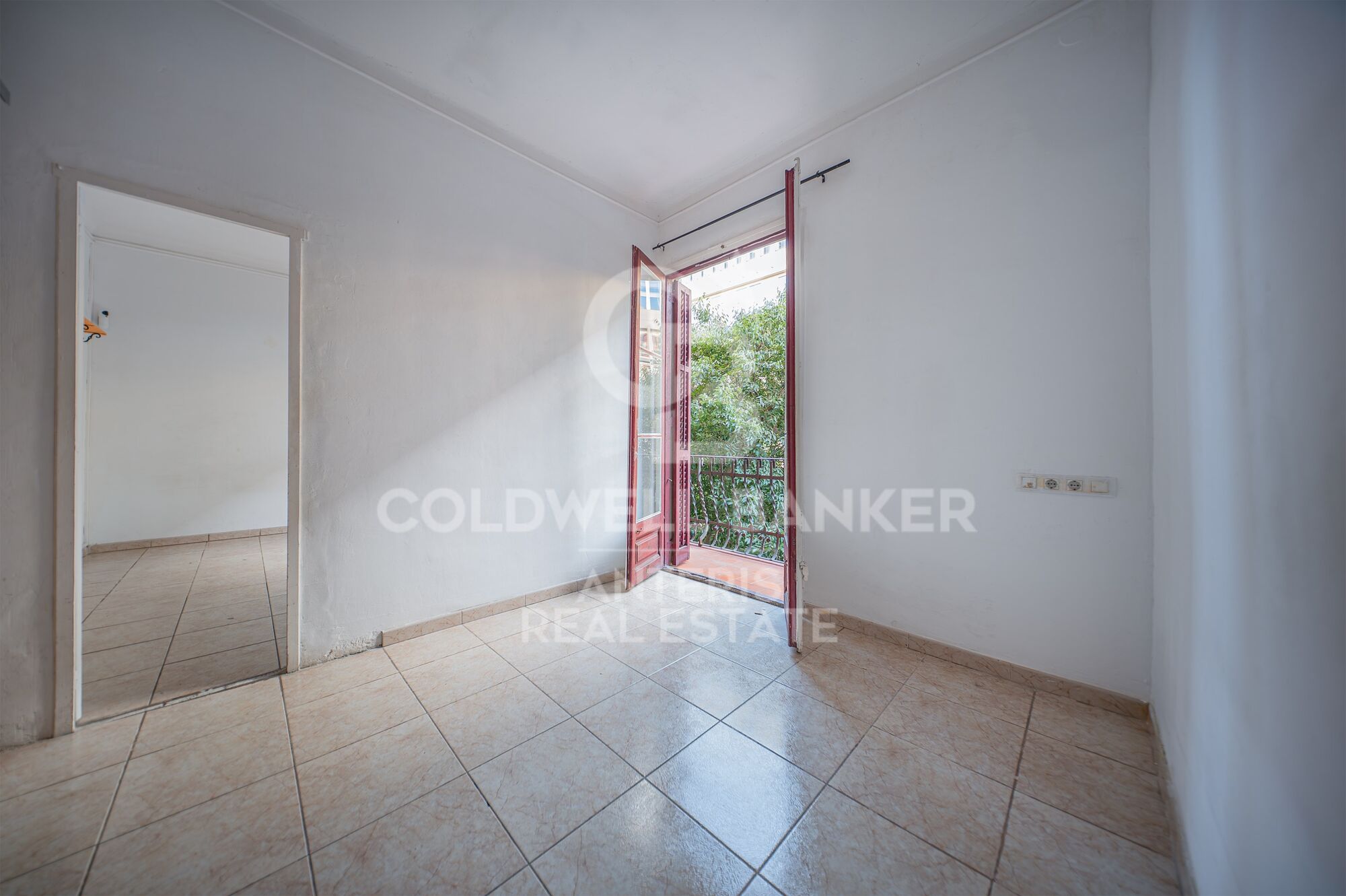 Property with renovation potential in a classic building