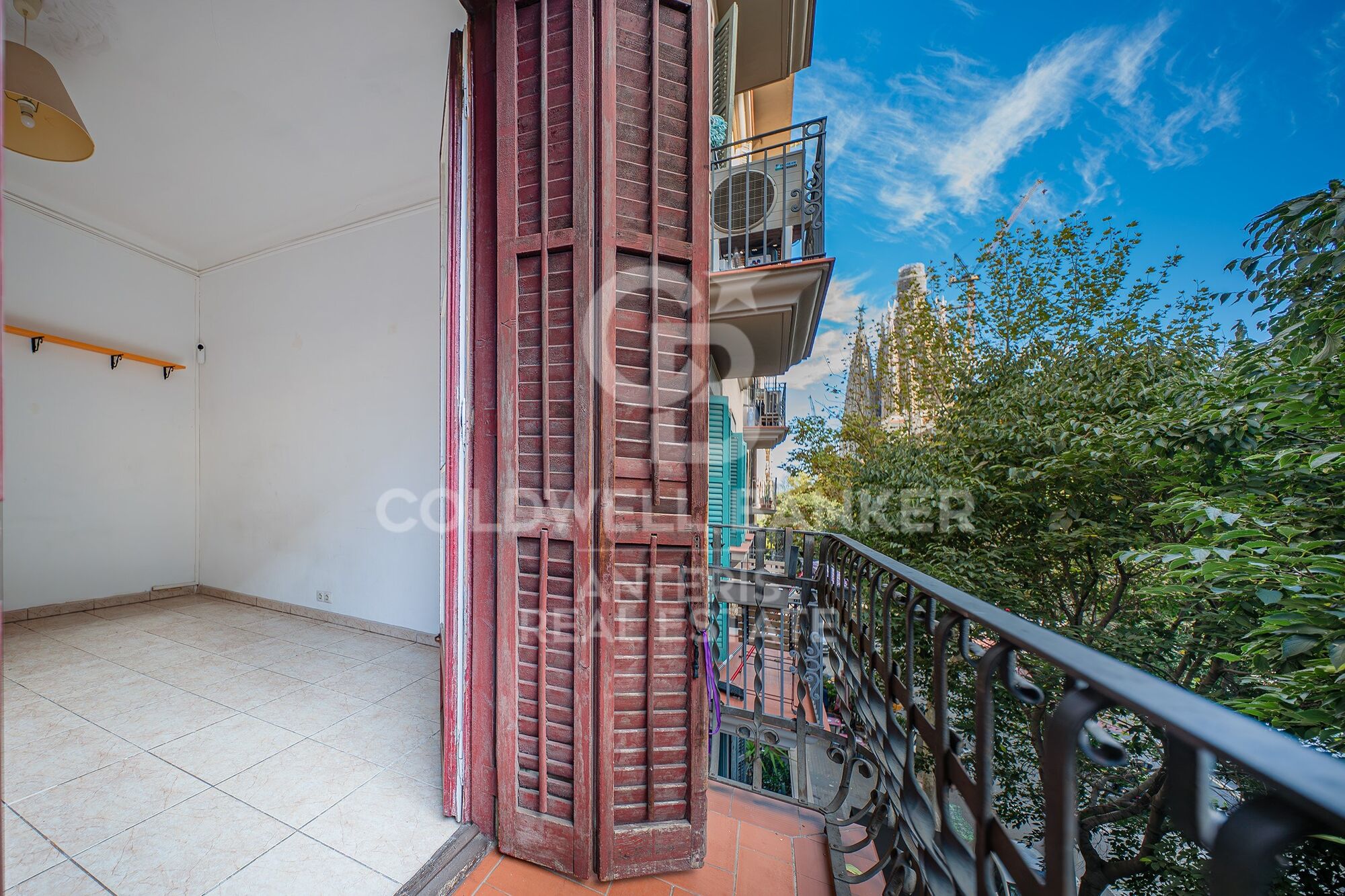 Property with renovation potential in a classic building