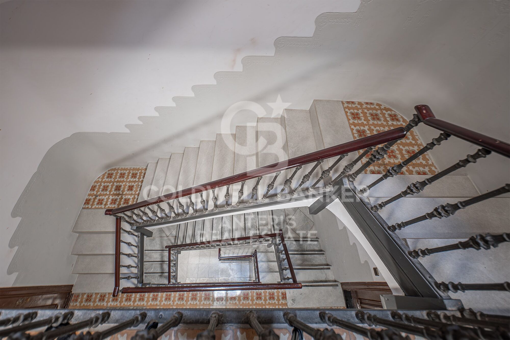 Property with renovation potential in a classic building