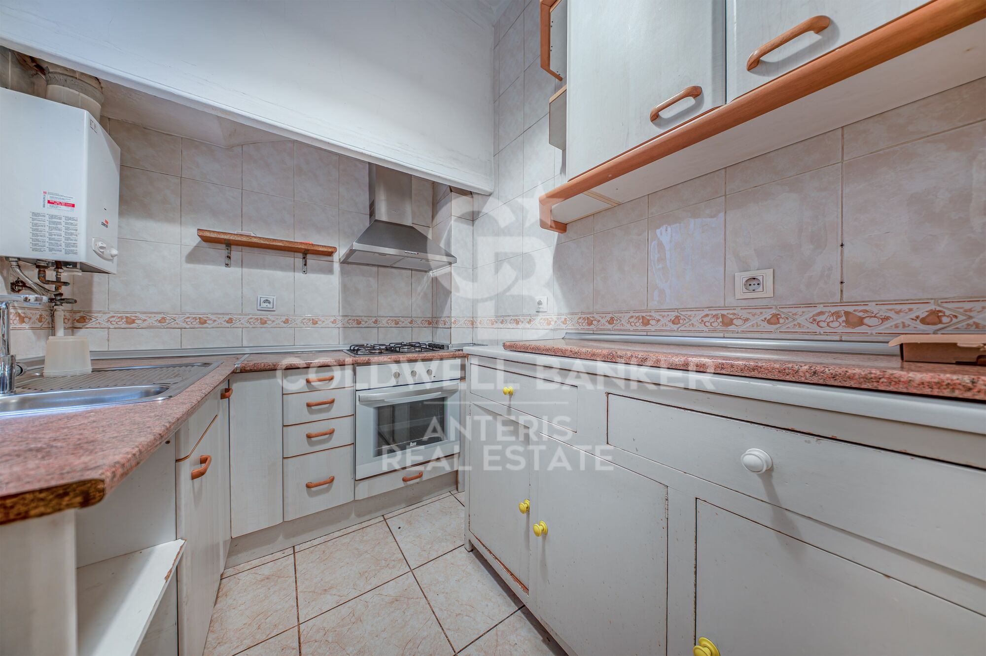 Property with renovation potential in a classic building