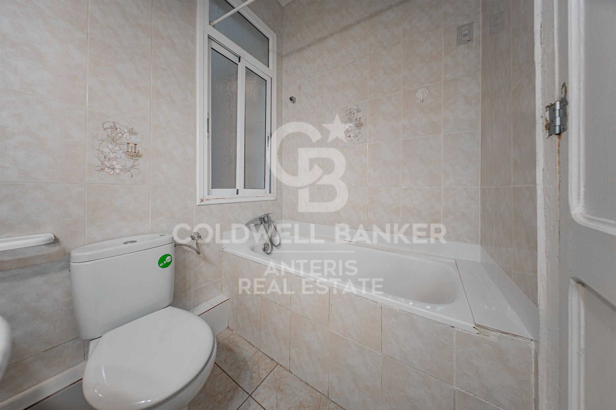 Property with renovation potential in a classic building