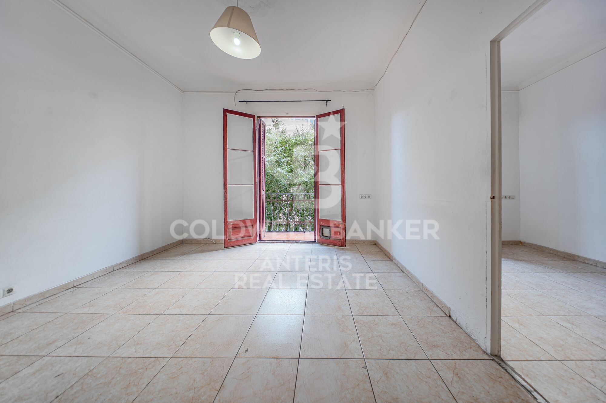 Property with renovation potential in a classic building