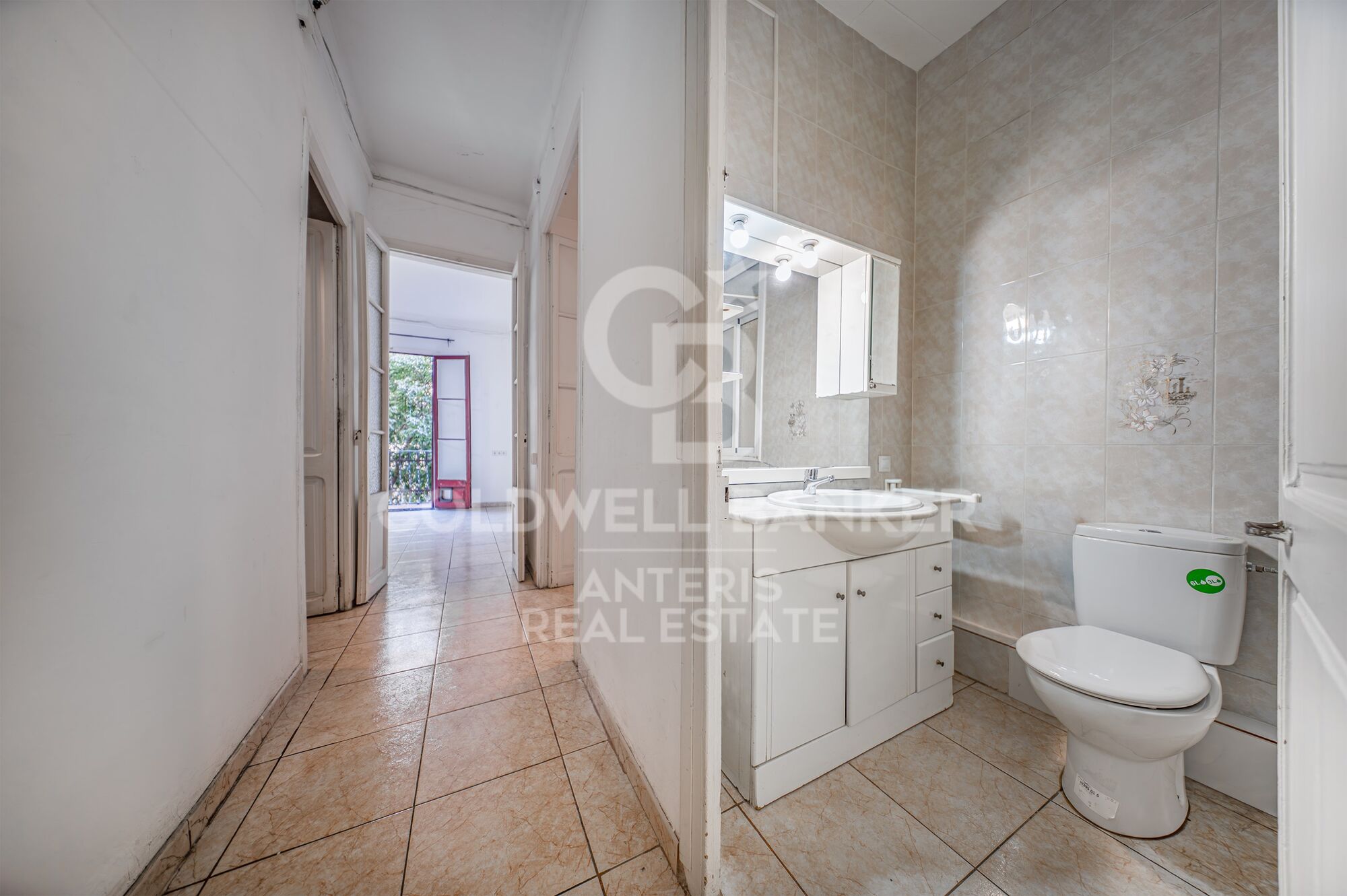 Property with renovation potential in a classic building