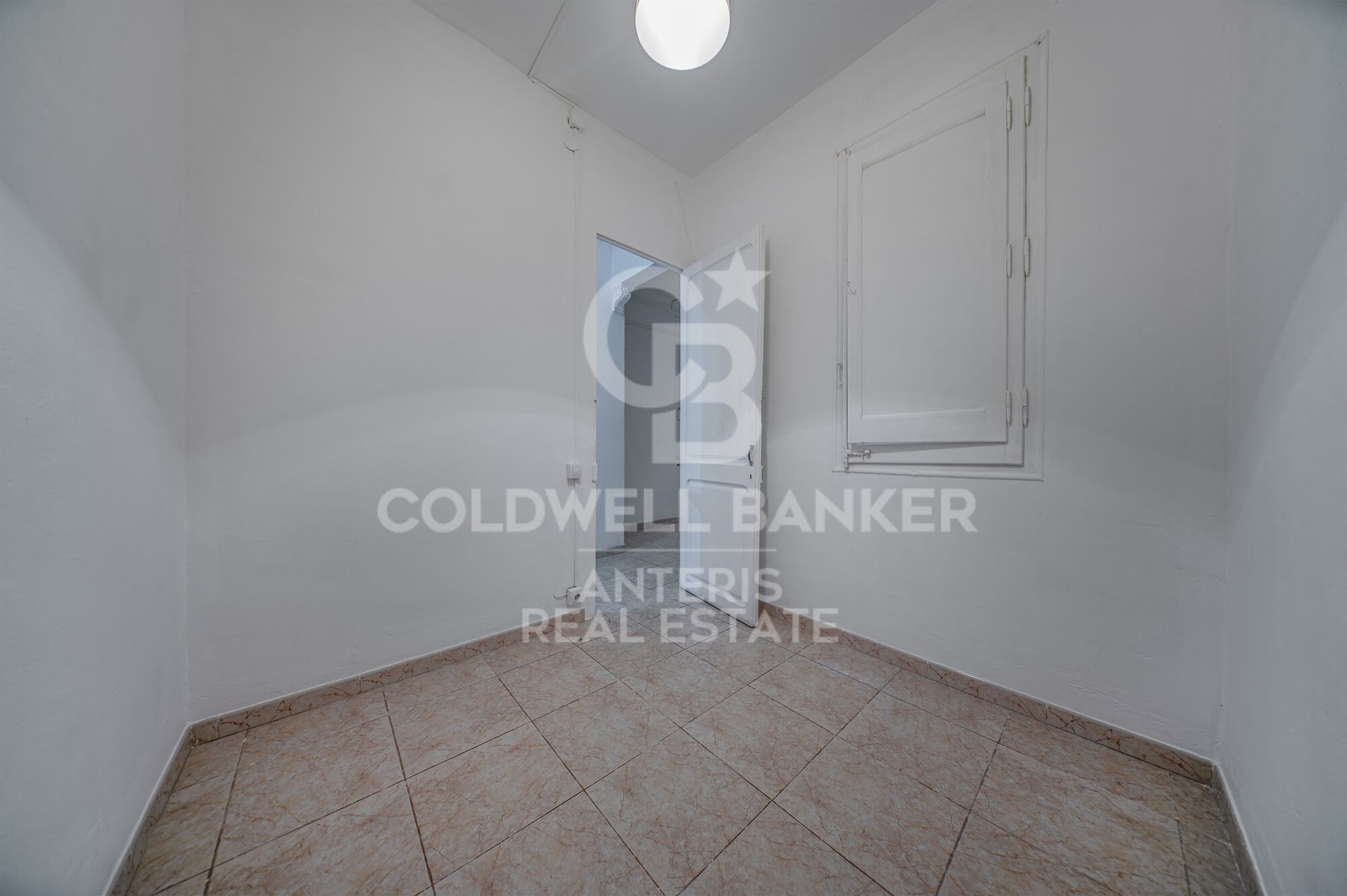 Property with renovation potential in a classic building