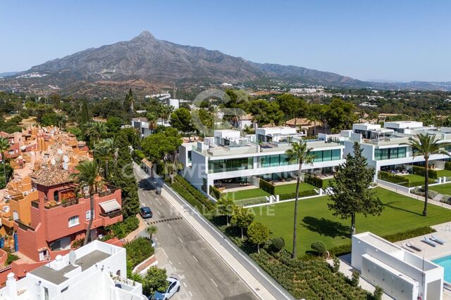 Modern Semi-Detached Villa with Private Rooftop Pool - Nueva Andalucía, Marbella
