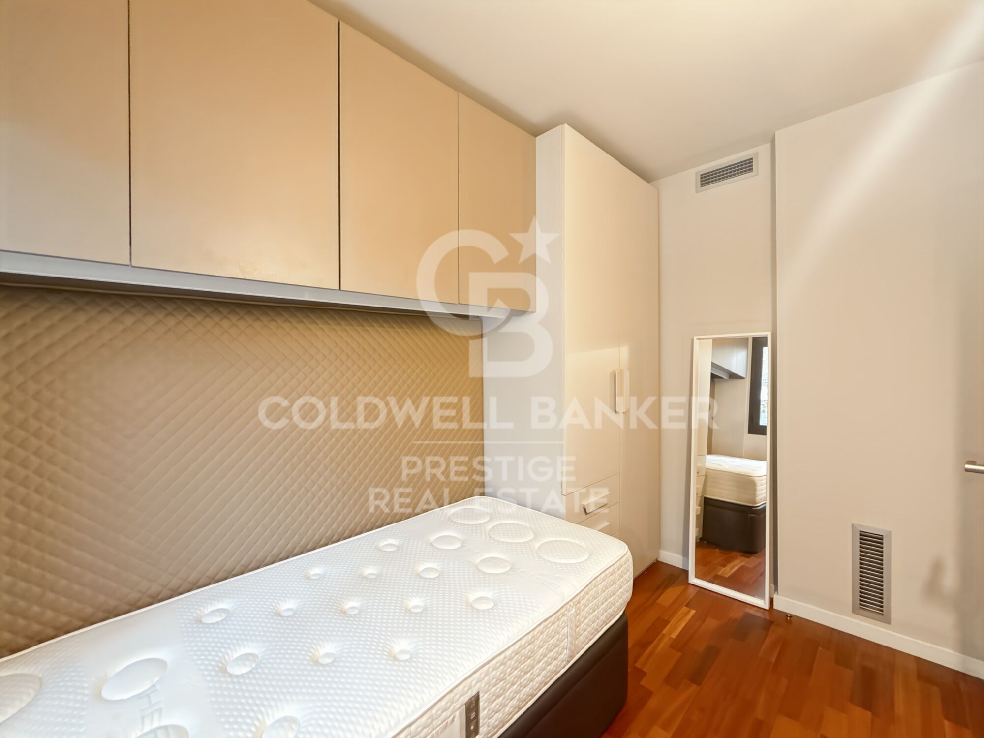 For sale renovated flat in Poblenou, Barcelona