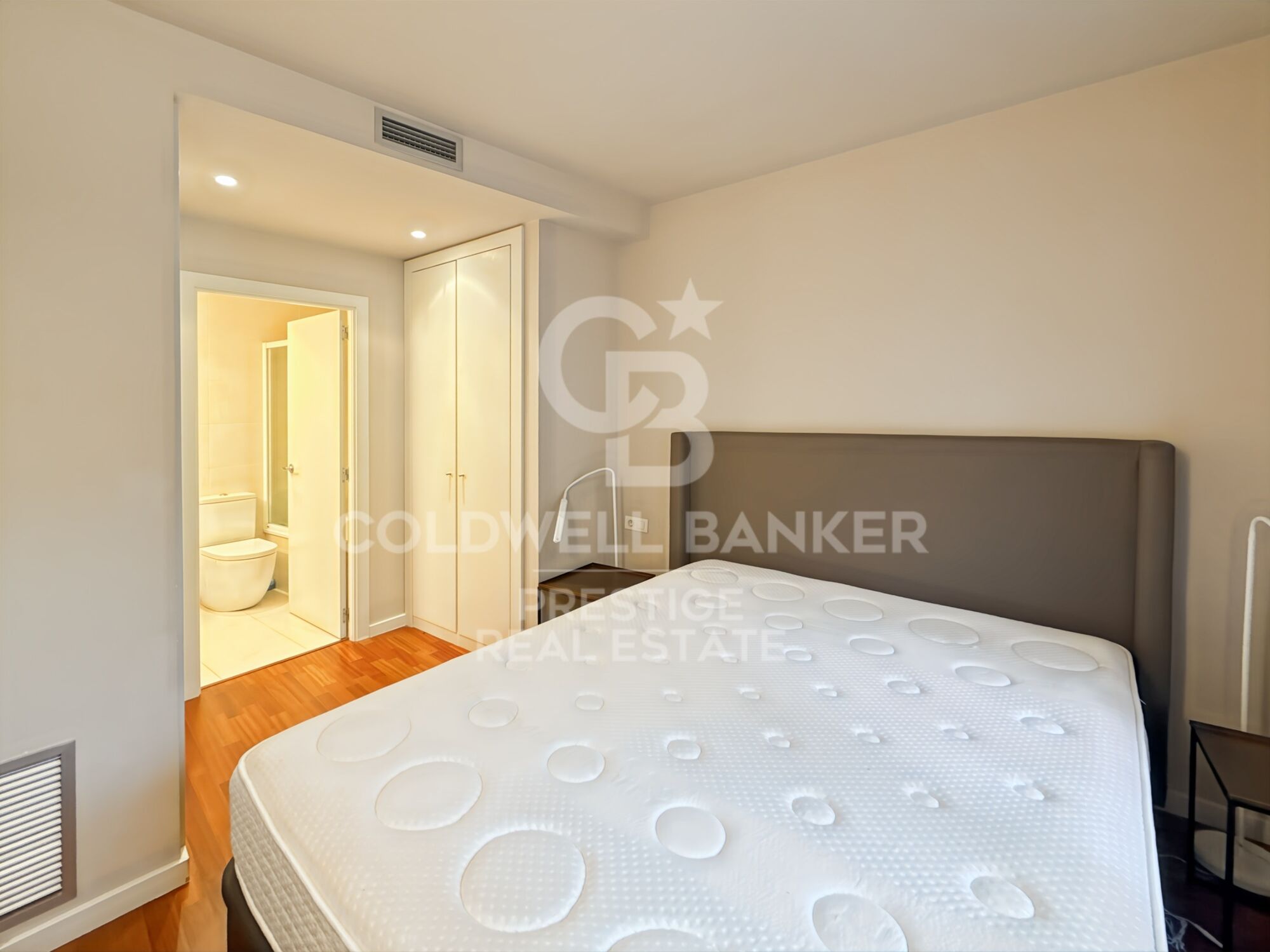 Zu verkaufen renovierte Wohnung in Poblenou, Barcelona