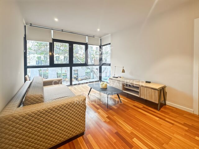 Zu verkaufen renovierte Wohnung in Poblenou, Barcelona
