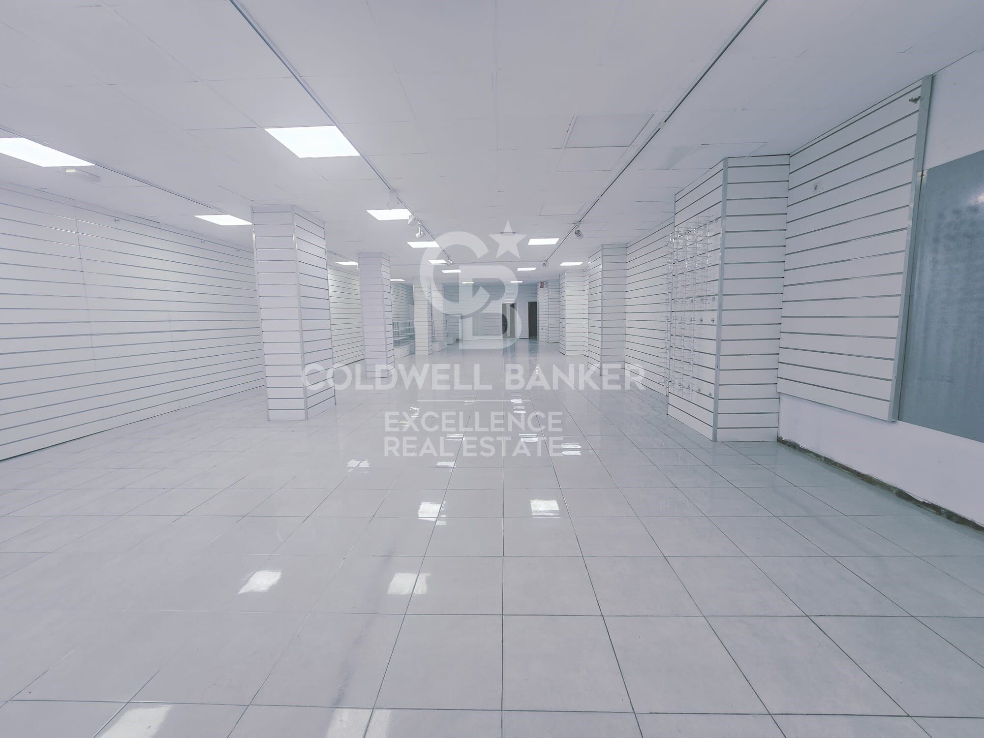 Business Opportunity in Ciutat Vella - Ground Floor Premises for Rent on Quart Street