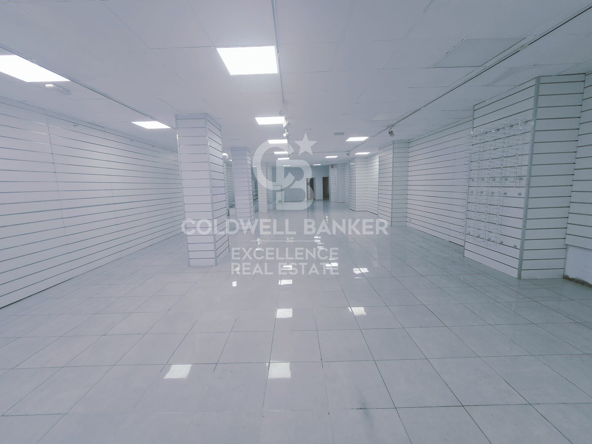 Business Opportunity in Ciutat Vella - Ground Floor Premises for Rent on Quart Street