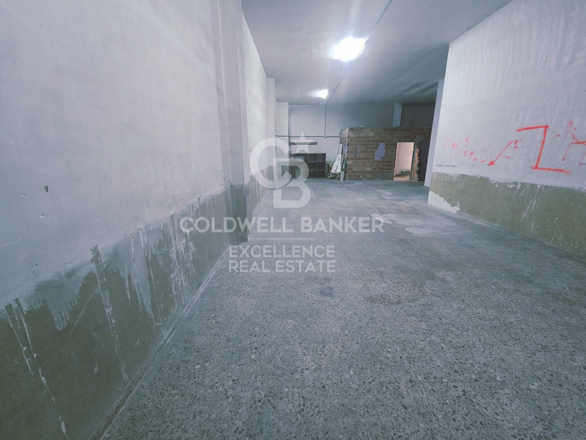 Business Opportunity in Ciutat Vella - Ground Floor Premises for Rent on Quart Street