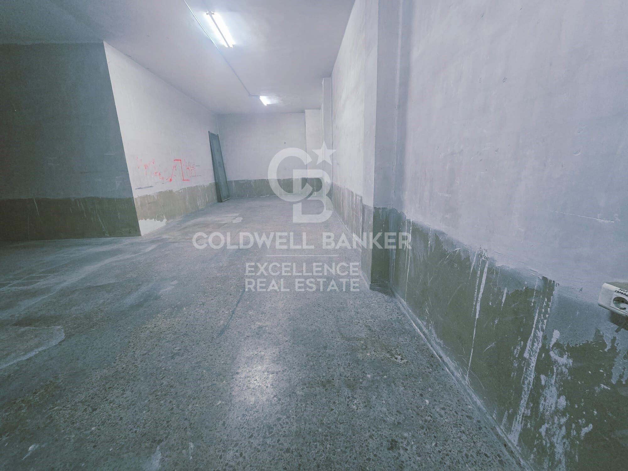 Business Opportunity in Ciutat Vella - Ground Floor Premises for Rent on Quart Street