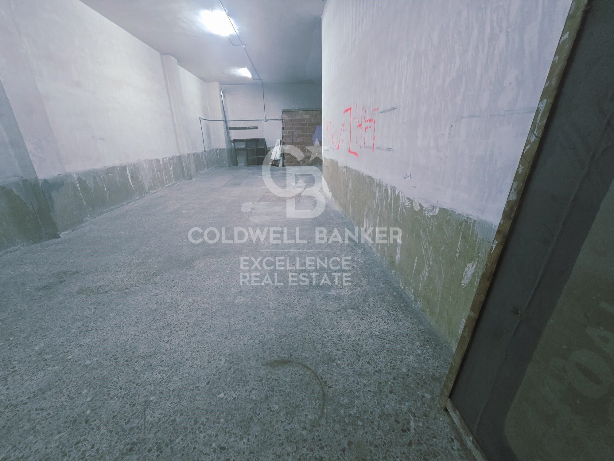 Business Opportunity in Ciutat Vella - Ground Floor Premises for Rent on Quart Street