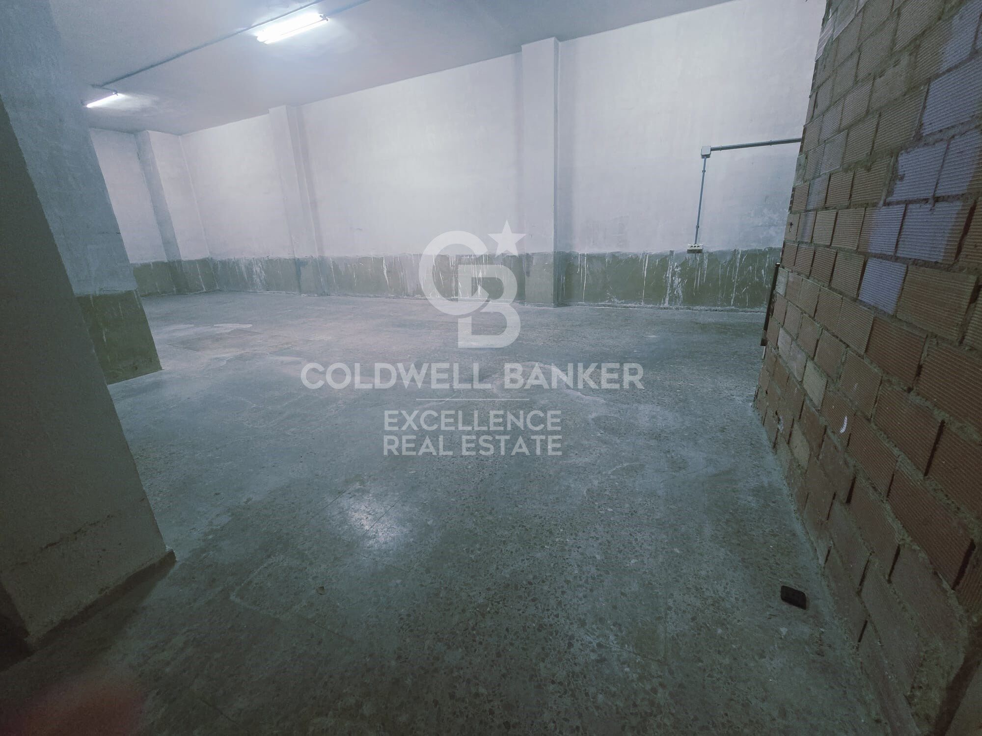 Business Opportunity in Ciutat Vella - Ground Floor Premises for Rent on Quart Street