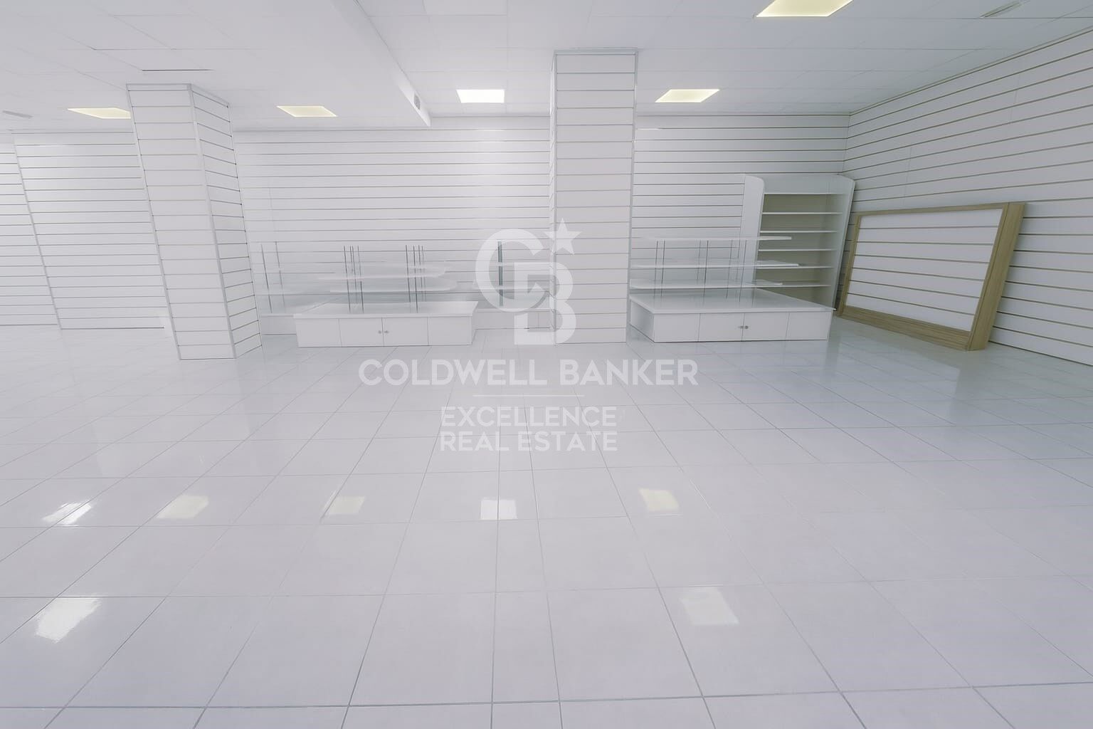 Business Opportunity in Ciutat Vella - Ground Floor Premises for Rent on Quart Street